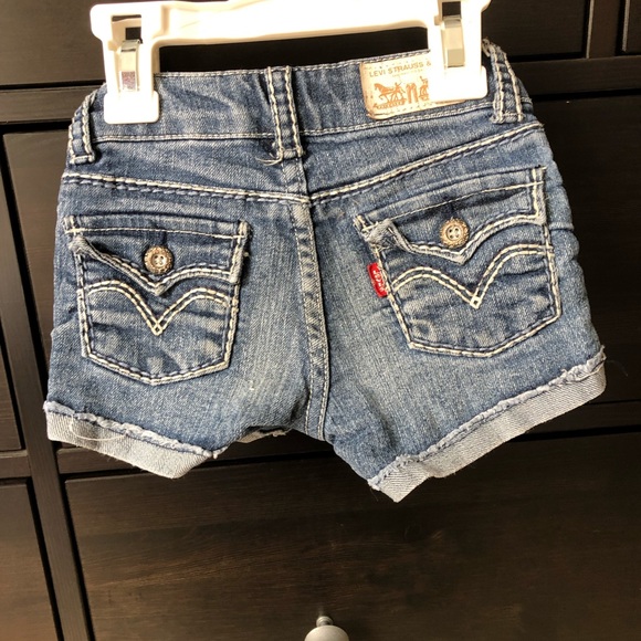Levi’s Shorts - Picture 3 of 4